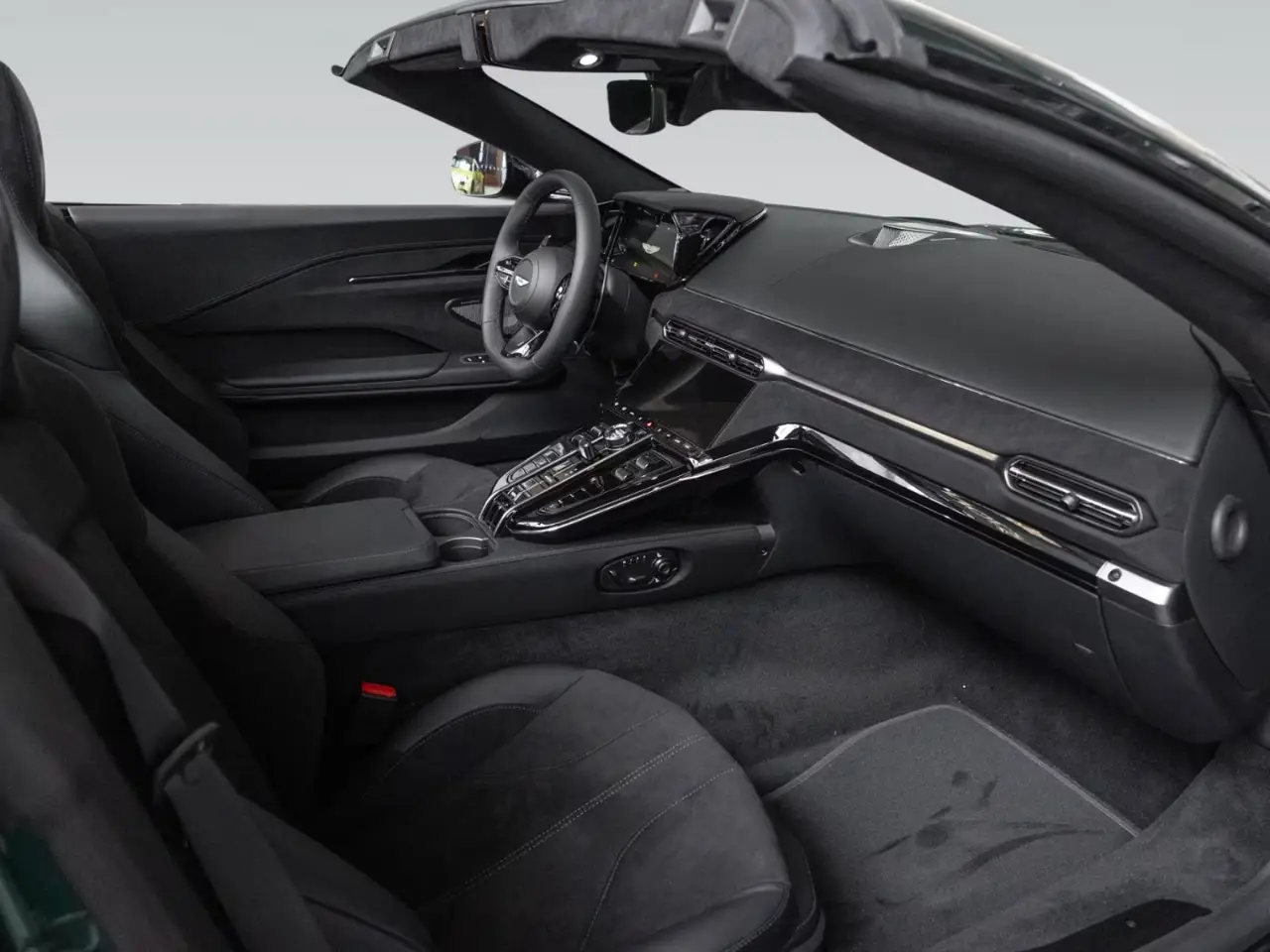 Aston Martin Vantage V8 Spider 2026, exterior — Milan Luxury Cars, Milan. The 2026 Aston Martin Vantage V8 Spider pairs a 665 hp V8 with a two-seat, open-top…