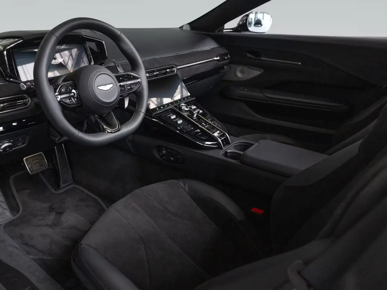 Aston Martin Vantage V8 Spider 2026, front view — Milan Luxury Cars, Milan. The 2026 Aston Martin Vantage V8 Spider pairs a 665 hp V8 with a two-seat, open-top…