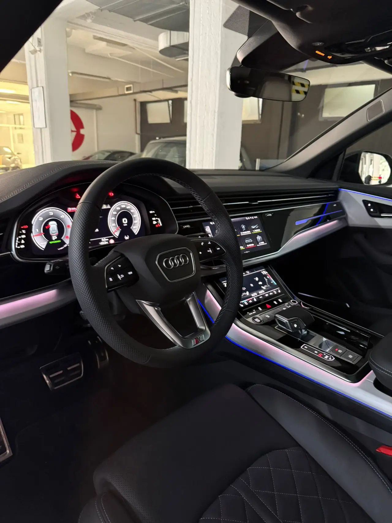 Audi Q8 2025, exterior — Milan Luxury Cars, Milan. The 2025 Audi Q8 pairs a 340 hp drivetrain with a five-seat cabin that stays composed on…