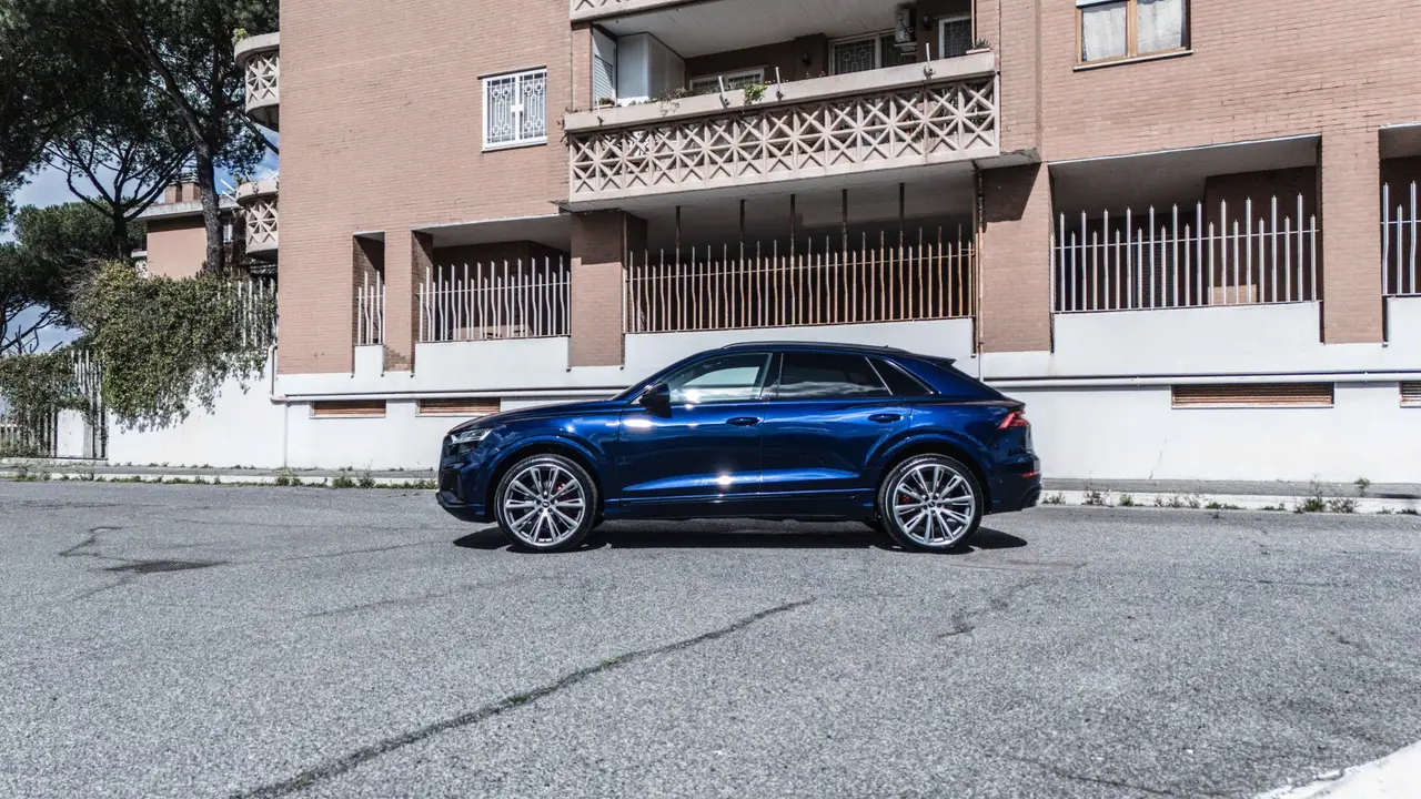 Audi Q8 55 TFSI 2022, front view — Milan Luxury Cars, Milan. The 2022 Audi Q8 55 TFSI pairs 340 hp with a cabin built for five, making it a practical…
