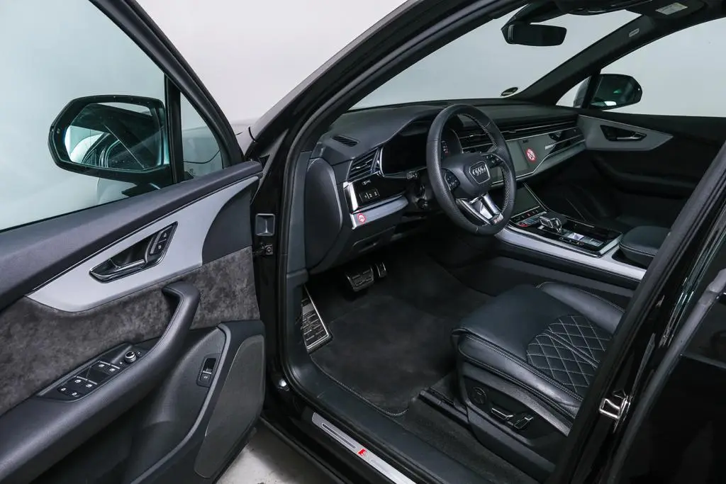 Audi SQ7 2025, exterior — Milan Luxury Cars, Milan. The 2025 Audi SQ7 pairs 507 hp with seven seats, a combination that suits clients who…