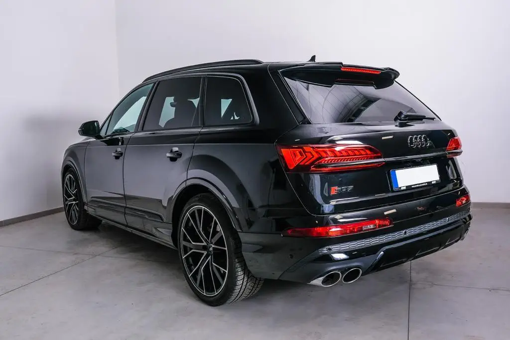 Audi SQ7 2025, front view — Milan Luxury Cars, Milan. The 2025 Audi SQ7 pairs 507 hp with seven seats, a combination that suits clients who…