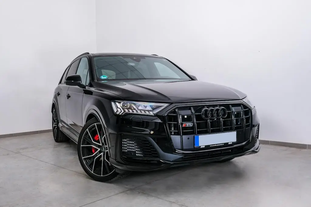 Audi SQ7 2025, rear view — Milan Luxury Cars, Milan. The 2025 Audi SQ7 pairs 507 hp with seven seats, a combination that suits clients who…