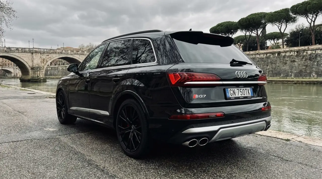 Audi SQ7 7seater 2023, exterior — Milan Luxury Cars, Milan. The 2023 Audi SQ7 pairs a 530 hp drivetrain with seven-seat practicality, a combination…