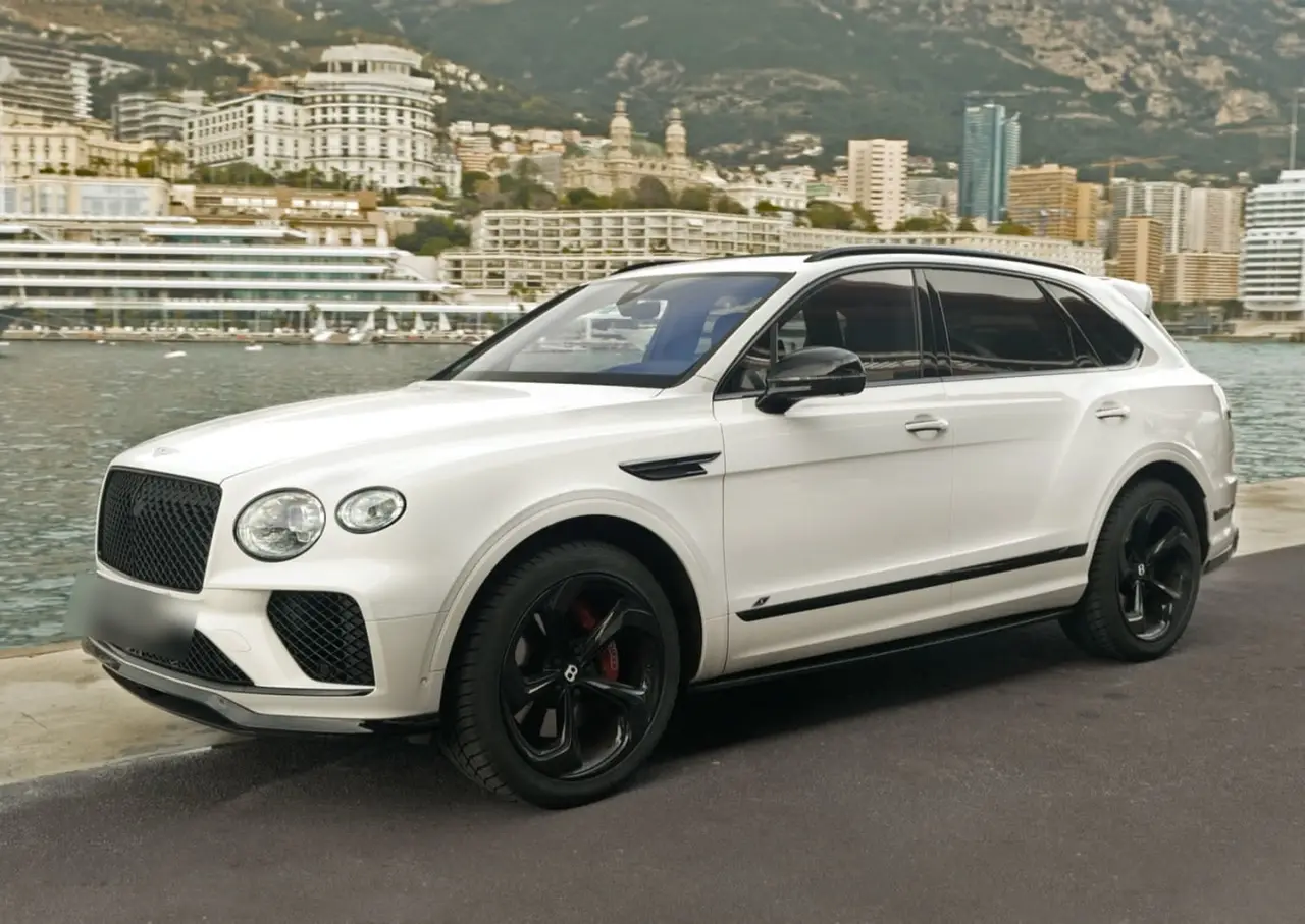 Bentley Bentayga V8-S 2024, front view — Milan Luxury Cars, Milan. The 2024 Bentley Bentayga V8-S pairs a 550 hp V8 with the full-size presence of Bentley's…