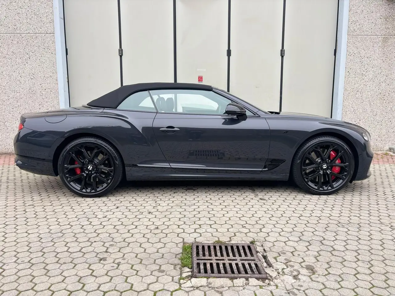 Bentley Continental GTC S V8 2025, rear view — Milan Luxury Cars, Milan. The 2025 Bentley Continental GTC S V8 pairs a 550 hp engine with a four-seat cabin,…