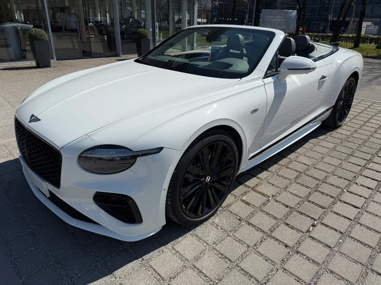 Bentley Continental GTC Speed 2025, dashboard — Milan Luxury Cars, Milan. The 2025 Bentley Continental GTC Speed pairs a 650 hp drivetrain with a four-seat…
