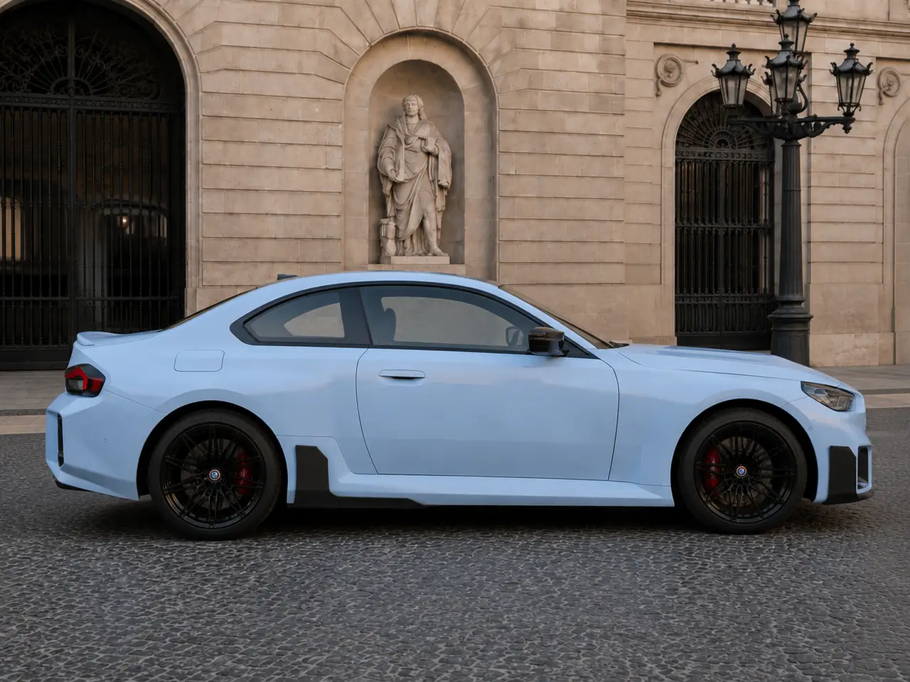 BMW M2 2024, vista posteriore — Milan Luxury Cars, Milano. La BMW M2 del 2026 è una coupé sportiva compatta che unisce i 460 CV del suo propulsore a…