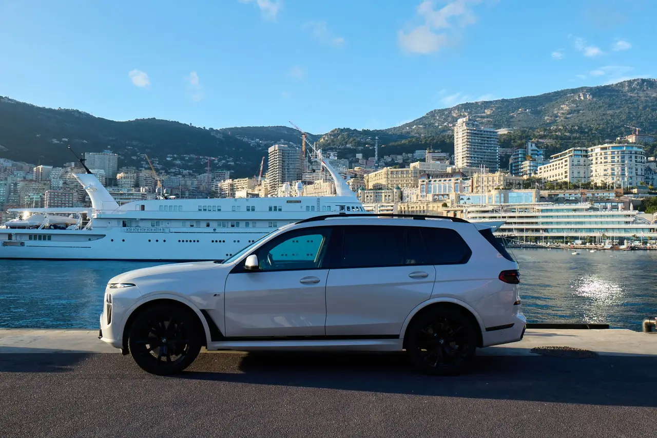 BMW X7 40d M 2024, exterior — Milan Luxury Cars, Milan. The 2024 BMW X7 40d M brings seven-seat capacity and 352 hp to a segment where most…