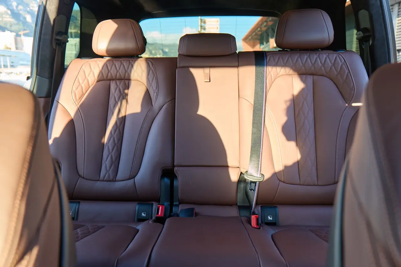 BMW X7 40d M 2024, dashboard — Milan Luxury Cars, Milan. The 2024 BMW X7 40d M brings seven-seat capacity and 352 hp to a segment where most…