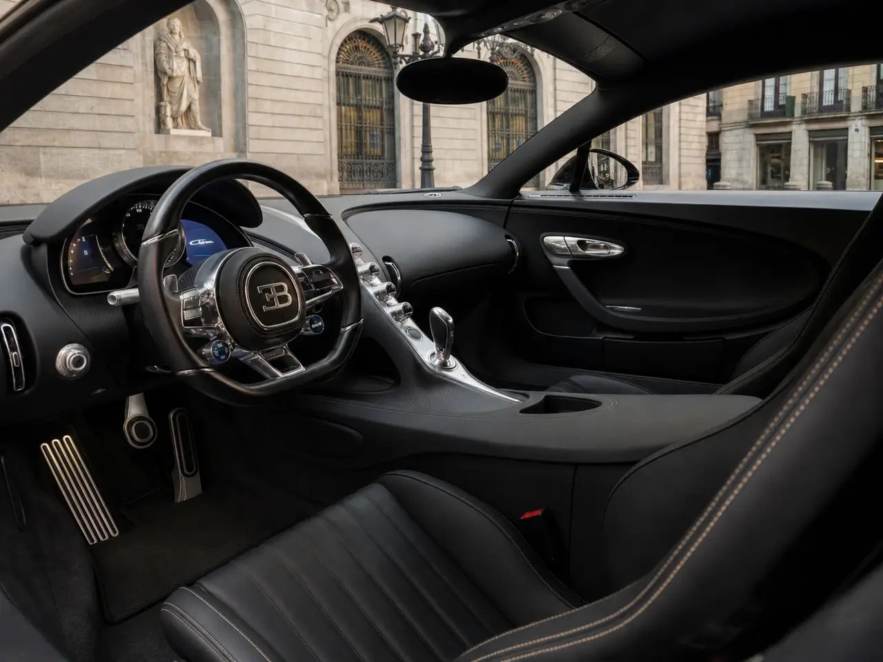 Bugatti Chiron 110 Ani 2019, interni — Milan Luxury Cars, Milano. La Bugatti Chiron 110 Ani, anno 2019, rappresenta uno dei vertici assoluti della…