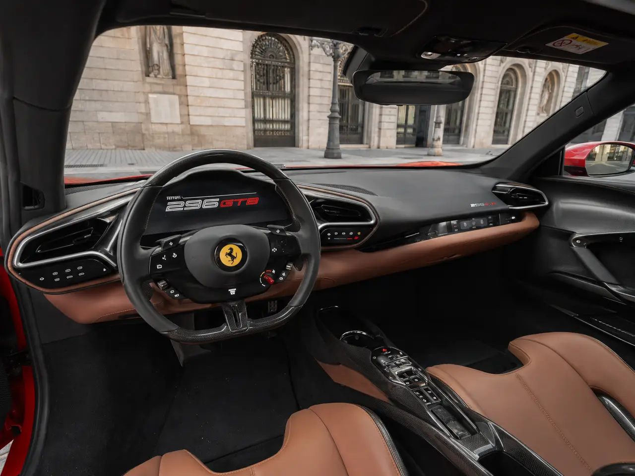 Ferrari 296 GTB 2023, салон — Milan Luxury Cars, Милан. 2023 Ferrari 296 GTB создан для водителя, который ценит непосредственную связь с дорогой:…