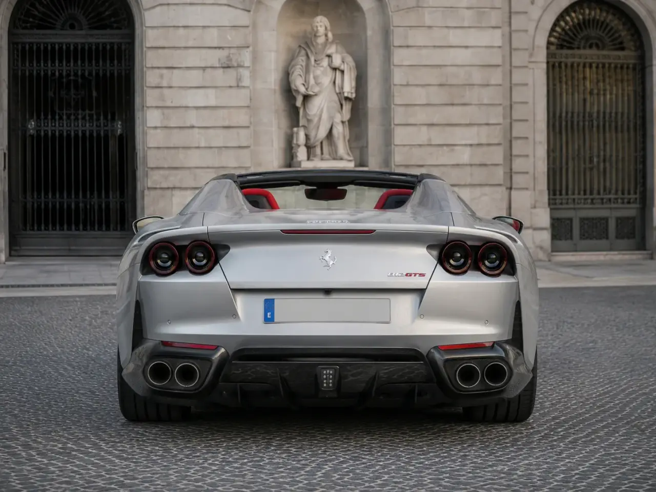 Ferrari 812 GTS 2024, вид сзади — Milan Luxury Cars, Милан. Ferrari 812 GTS 2024 года — открытый двенадцатицилиндровый спорткар на 800 л.с. и два…