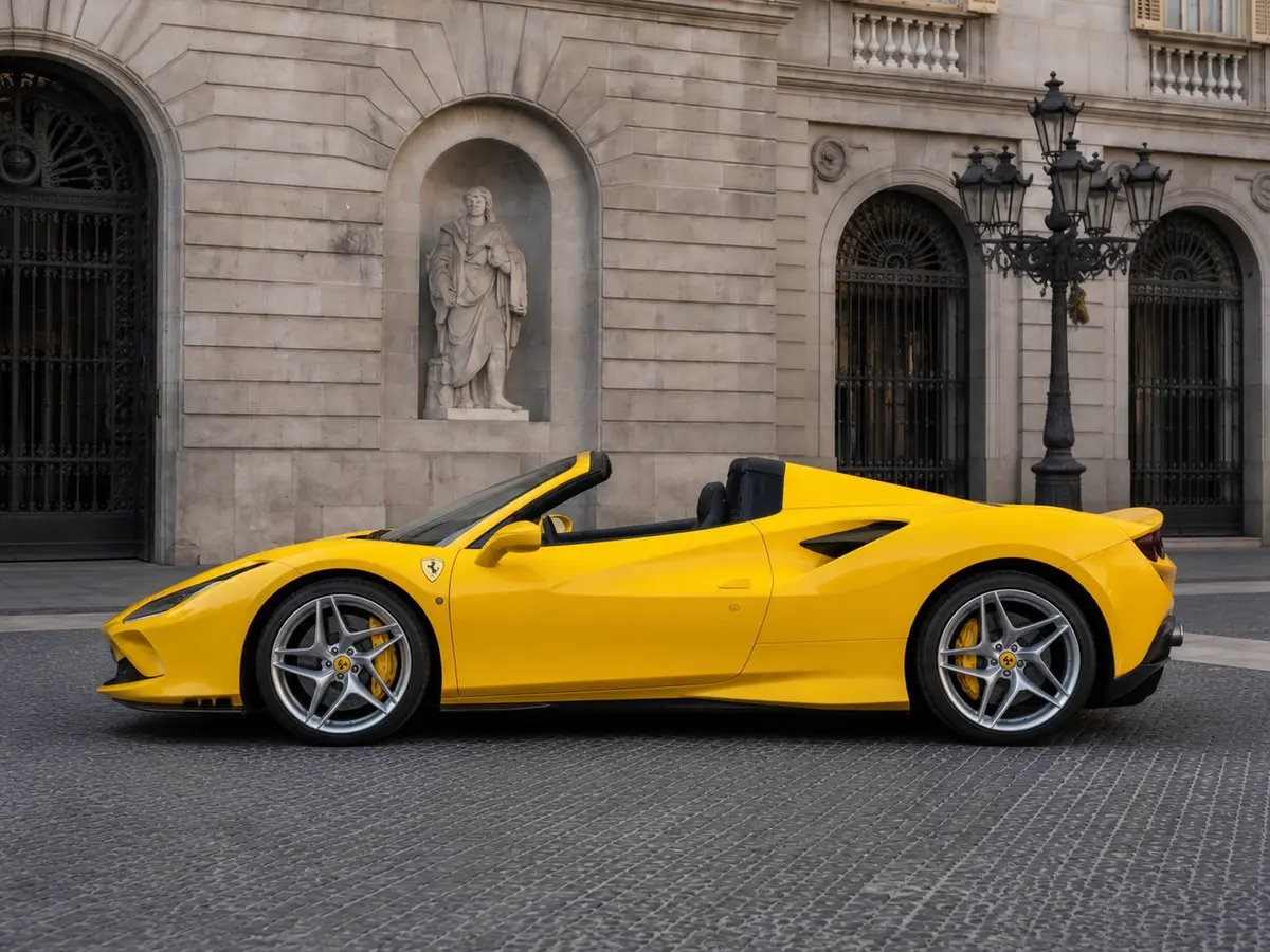 Ferrari F8 SPIDER 2023, esterno — Milan Luxury Cars, Milano. La Ferrari F8 Spider unisce un V8 biturbo da 720 CV a un layout a due posti pensato per…