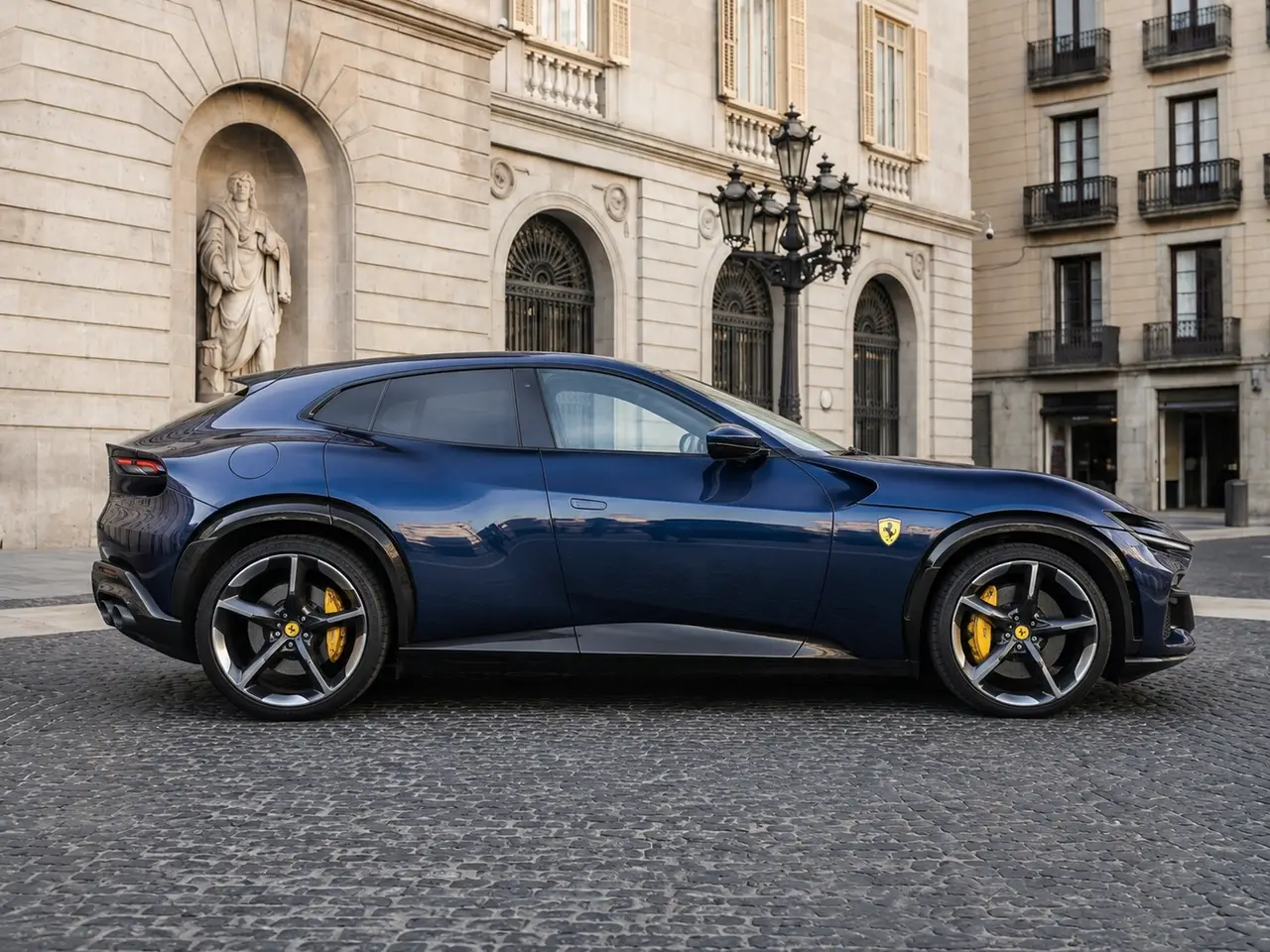 Ferrari Purosangue 2024, внешний вид — Milan Luxury Cars, Милан. Ferrari Purosangue 2024 года — редкий случай, когда паспортная мощность в 715 лошадиных…