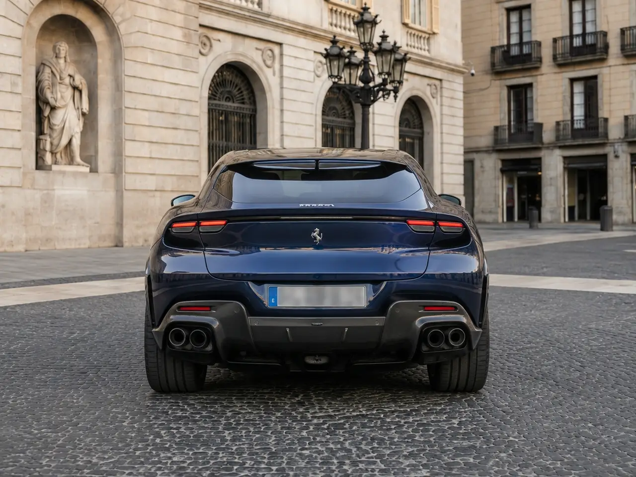 Ferrari Purosangue 2024, вид сзади — Milan Luxury Cars, Милан. Ferrari Purosangue 2024 года — редкий случай, когда паспортная мощность в 715 лошадиных…