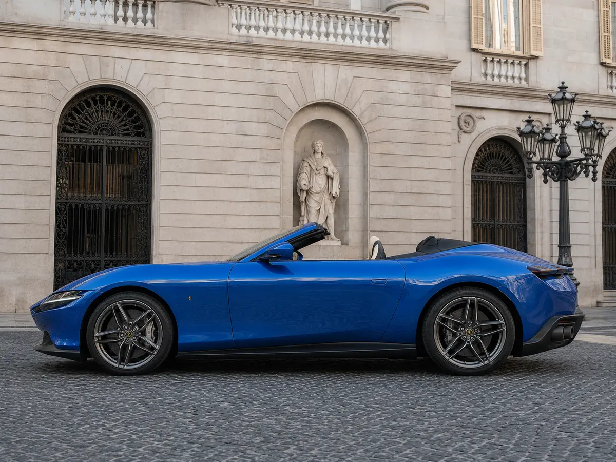 Ferrari Roma 2025, exterior — Milan Luxury Cars, Milán. El Ferrari Roma 2025 es un planteamiento distinto dentro de la gama de altas…