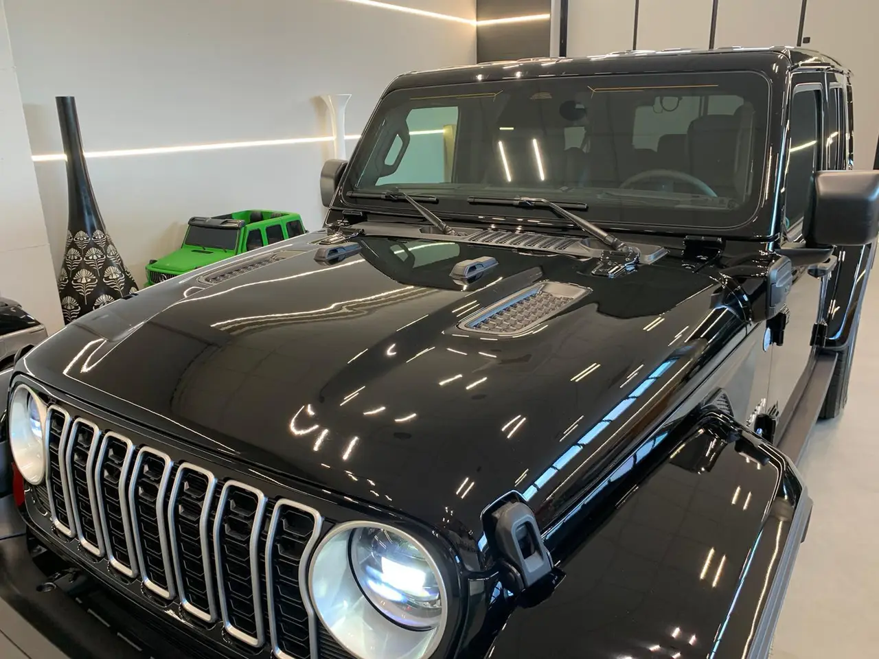 Jeep Wrangler 2025, dashboard — Milan Luxury Cars, Milan. The 2025 Jeep Wrangler brings a different proposition to a fleet otherwise weighted…