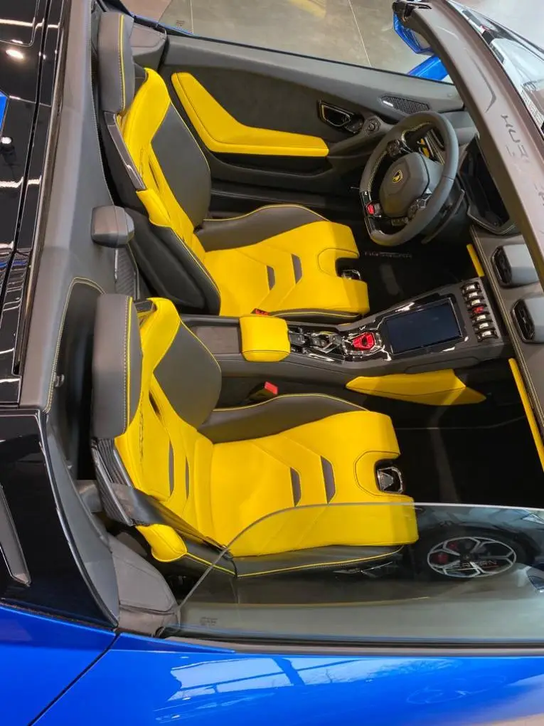 Lamborghini Huracan Evo Spyder 2022, exterior — Milan Luxury Cars, Milan. The Lamborghini Huracan Evo Spyder pairs a 640 hp naturally-derived V10 character with an…