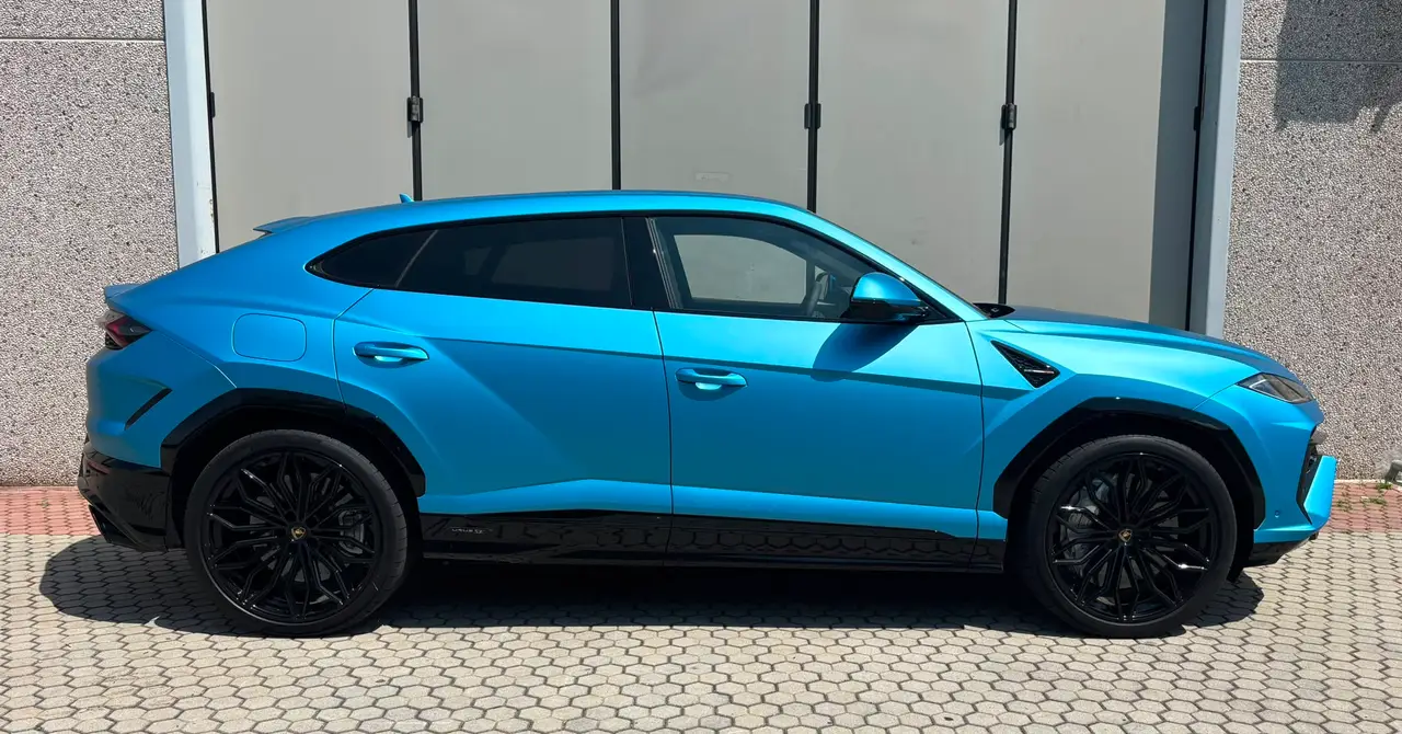 Lamborghini Urus SE 2025, exterior — Milan Luxury Cars, Milan. The Lamborghini Urus SE brings 800 hp and a five-seat cabin to a category where most…