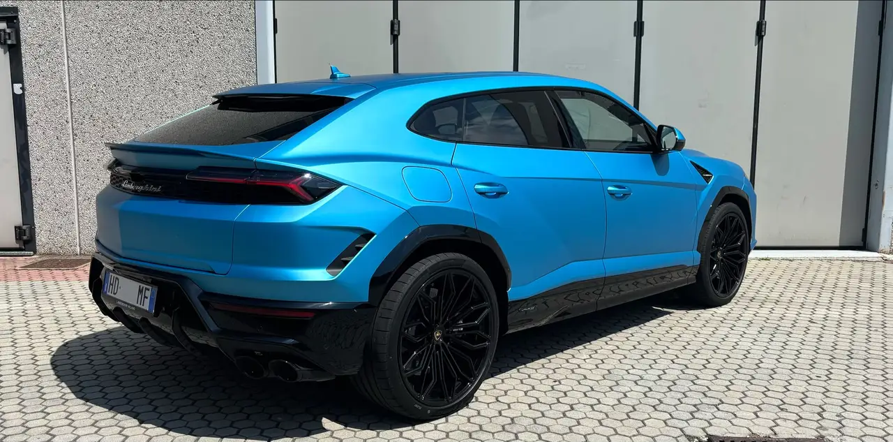 Lamborghini Urus SE 2025, front view — Milan Luxury Cars, Milan. The Lamborghini Urus SE brings 800 hp and a five-seat cabin to a category where most…