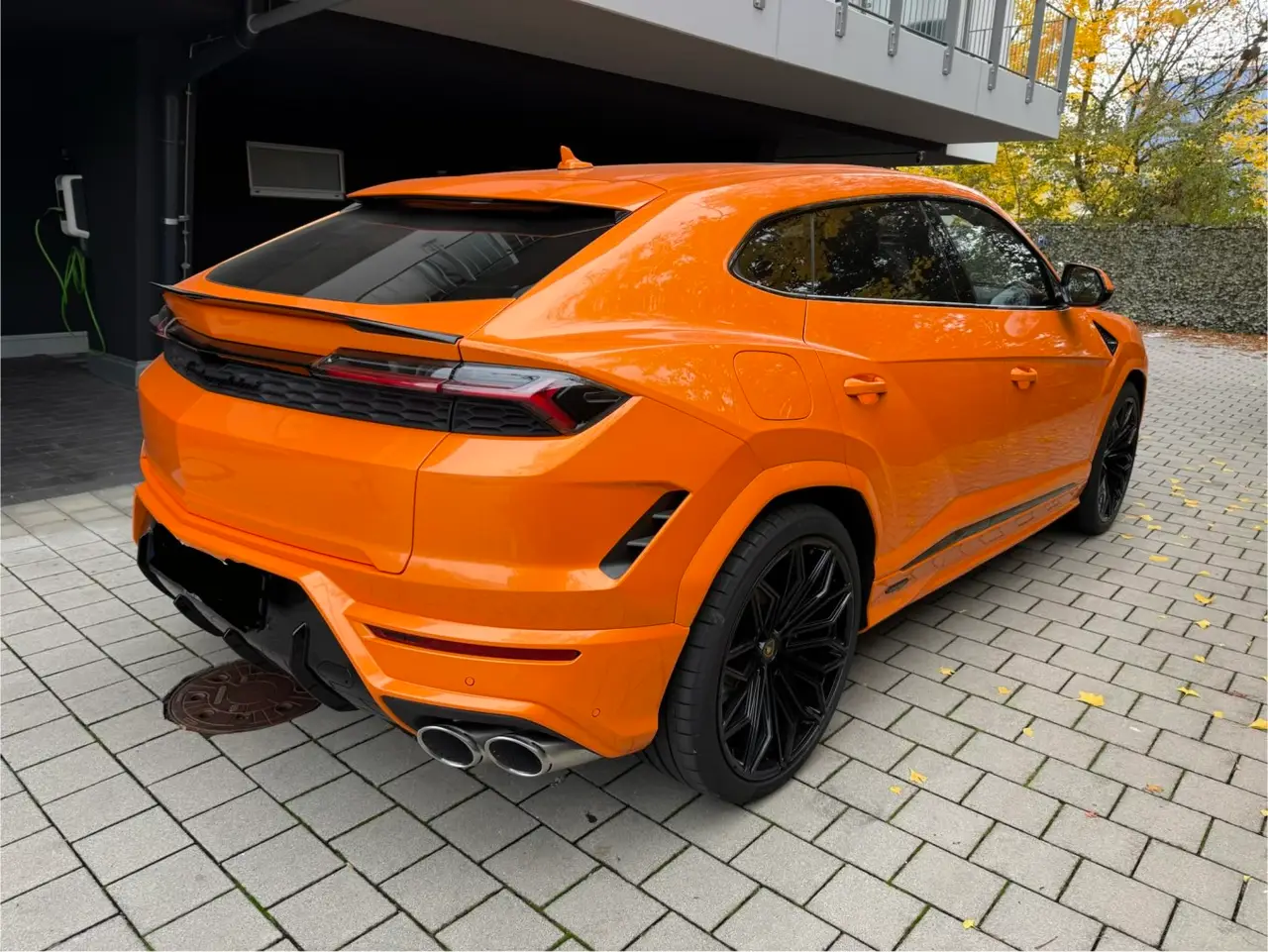 Lamborghini URUS SE 2025, exterior — Milan Luxury Cars, Milan. The Lamborghini URUS SE pairs 800 hp with a five-seat cabin, a combination few vehicles…