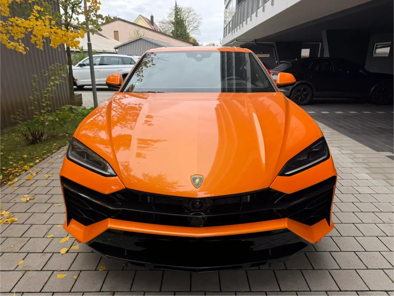 Lamborghini URUS SE 2025, rear view — Milan Luxury Cars, Milan. The Lamborghini URUS SE pairs 800 hp with a five-seat cabin, a combination few vehicles…
