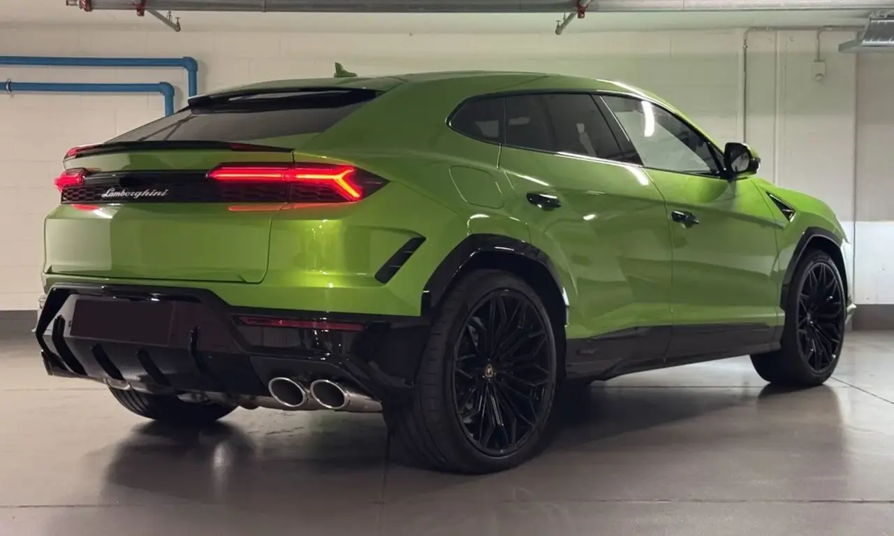 Lamborghini Urus SE 2026, front view — Milan Luxury Cars, Milan. The Lamborghini Urus SE pairs 800 hp with five-seat practicality, a combination that sets…