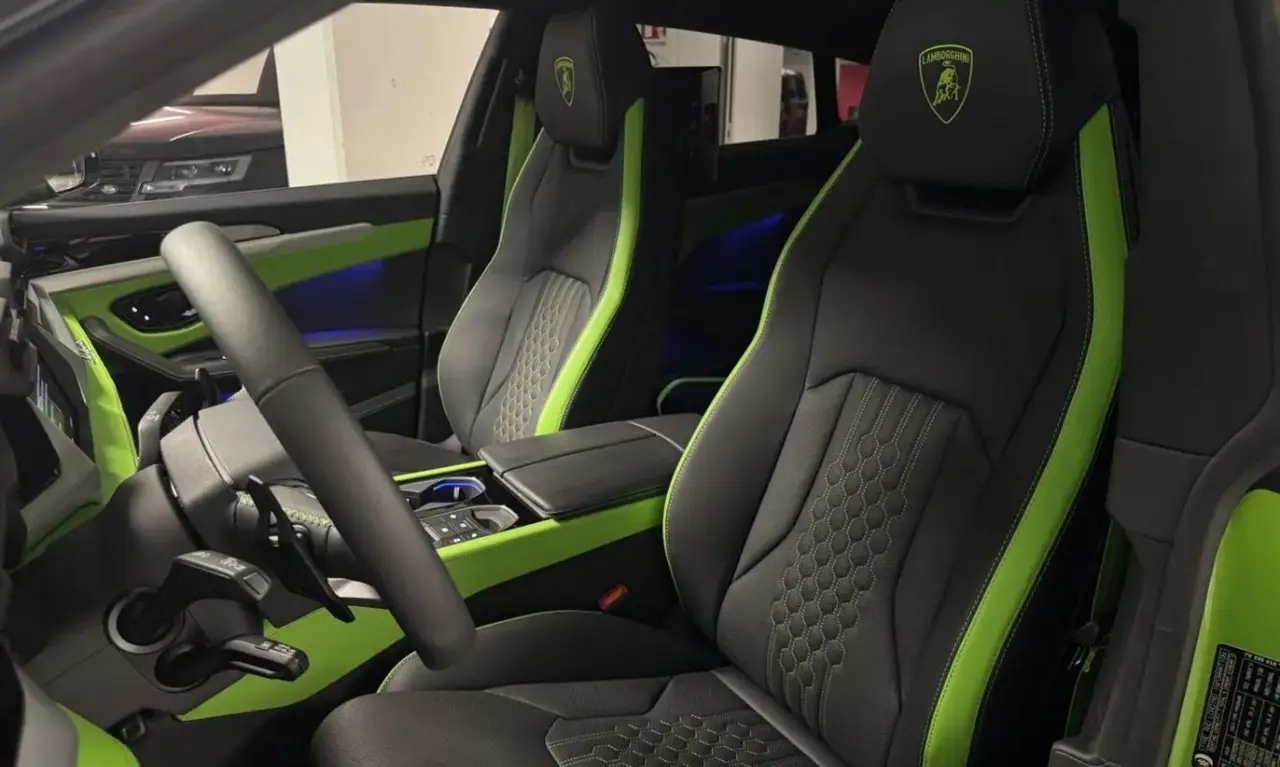 Land Rover Range Rover Sport Dynamic SE 2025, interior — Milan Luxury Cars, Milan. The 2025 Range Rover Sport Dynamic SE brings 360 hp to a cabin built for five, striking a…