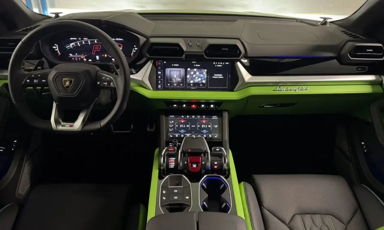 Land Rover Range Rover Sport Dynamic SE 2025, dashboard — Milan Luxury Cars, Milan. The 2025 Range Rover Sport Dynamic SE brings 360 hp to a cabin built for five, striking a…