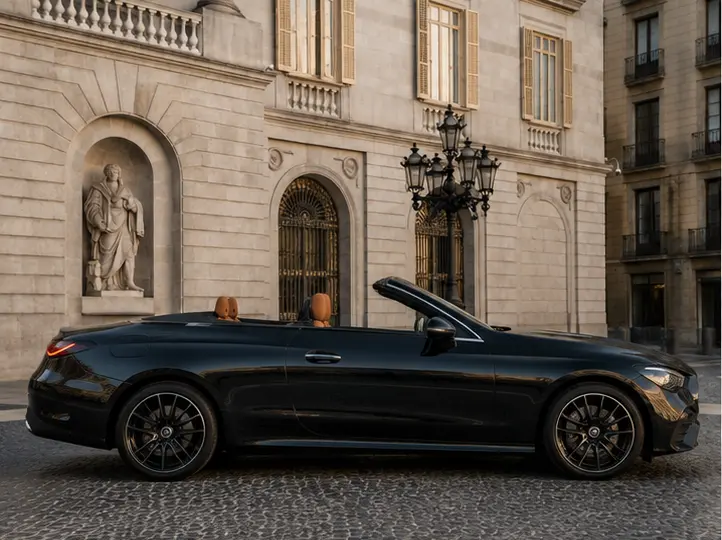 Mercedes Benz CLE 300 Cabriolet AMG Premium 2025, vista frontal — Milan Luxury Cars, Milán. El Mercedes Benz CLE 300 Cabriolet AMG Premium 2025 ocupa un espacio muy concreto en la…