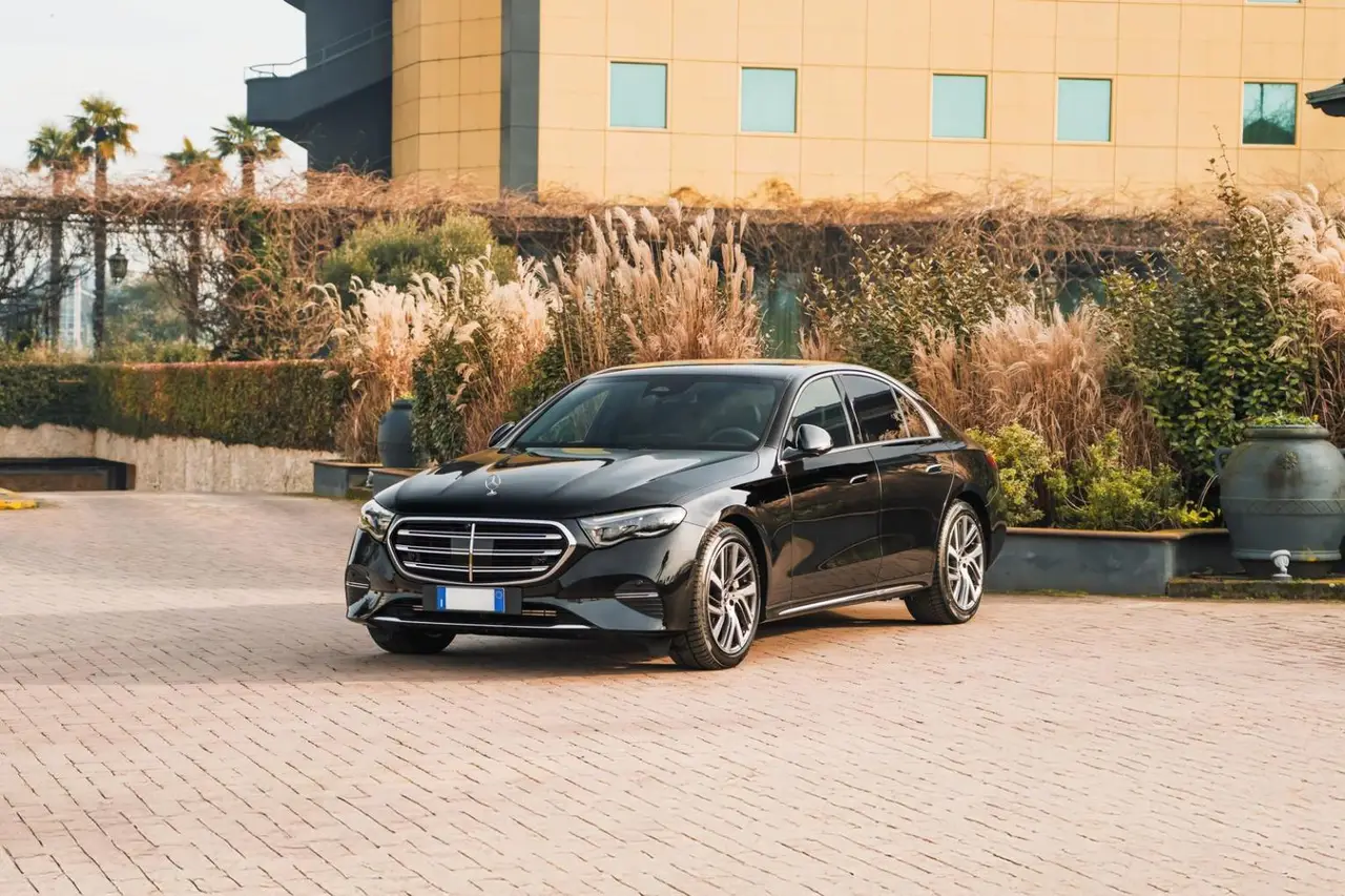 Mercedes Benz E-klasse 220d Premium Plus 2026, exterior — Milan Luxury Cars, Milan. The 2026 Mercedes Benz E-Klasse 220d Premium Plus is built for composed, unhurried…