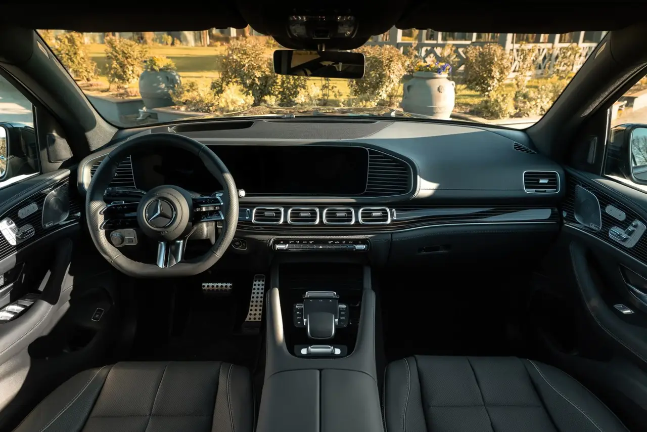Mercedes Benz GLS-klasse 350 D Exclusive 7 Posti 2025, exterior — Milan Luxury Cars, Milan. The 2025 Mercedes-Benz GLS-Klasse 350d Exclusive 7 Posti is built for distance rather…