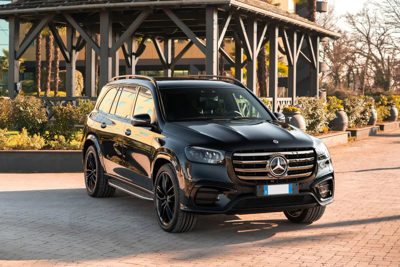 Mercedes Benz GLS-klasse 350 D Exclusive 7 Posti 2025, front view — Milan Luxury Cars, Milan. The 2025 Mercedes-Benz GLS-Klasse 350d Exclusive 7 Posti is built for distance rather…