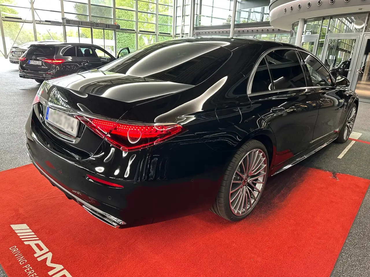 Mercedes Benz S-klasse S400 Long 4-Matic 2023, exterior — Milan Luxury Cars, Milan. This S-Klasse S400 Long 4-Matic runs on the long-wheelbase body, which gives rear…