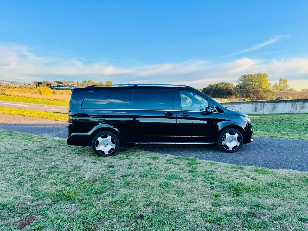 Mercedes Benz V300 4x4 XL Exclusive 7 seats 2025, front view — Milan Luxury Cars, Milan. The Mercedes Benz V300 4x4 XL Exclusive is built for groups and families who need space…