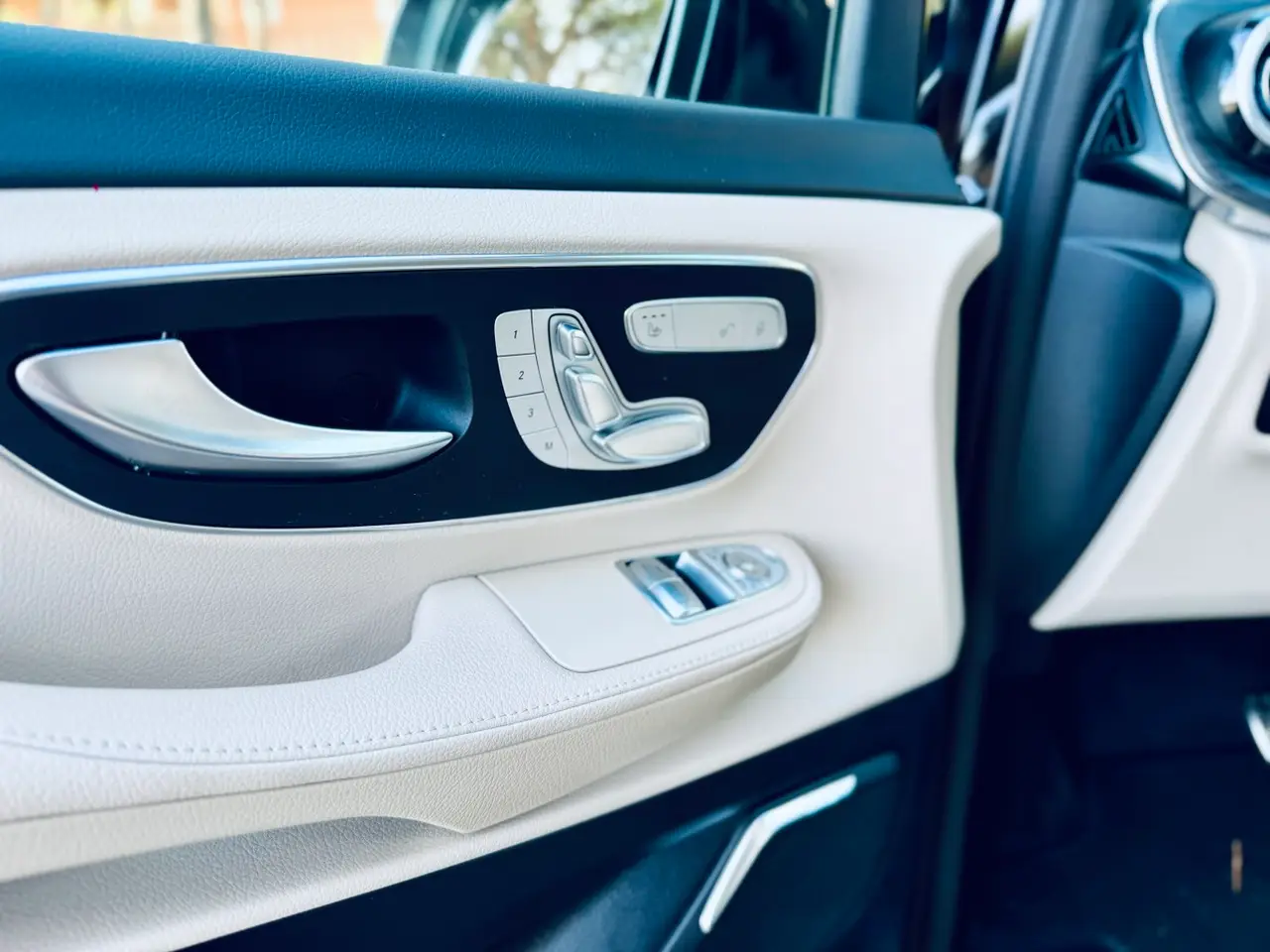 Mercedes Benz V300 4x4 XL VIP (Captain, 7 seat) 2025, front view — Milan Luxury Cars, Milan. The Mercedes Benz V300 4x4 XL VIP brings a different kind of comfort to a rental fleet…