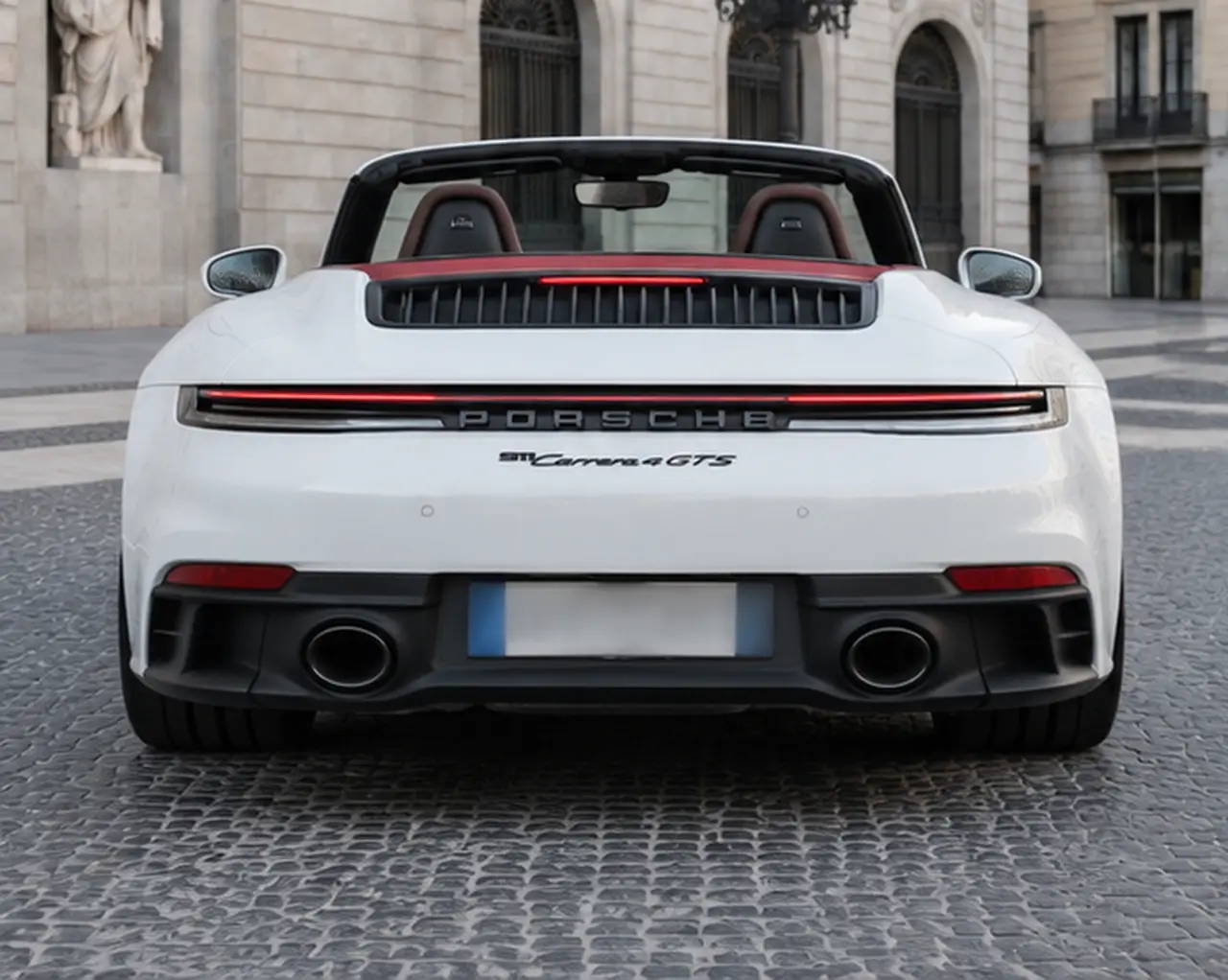 Porsche 992.2 Carrera 4 GTS Cabrio 2025, вид сзади — Milan Luxury Cars, Милан. Porsche 992.2 Carrera 4 GTS Cabrio 2025 года — вариант для тех, кто хочет открытый верх…