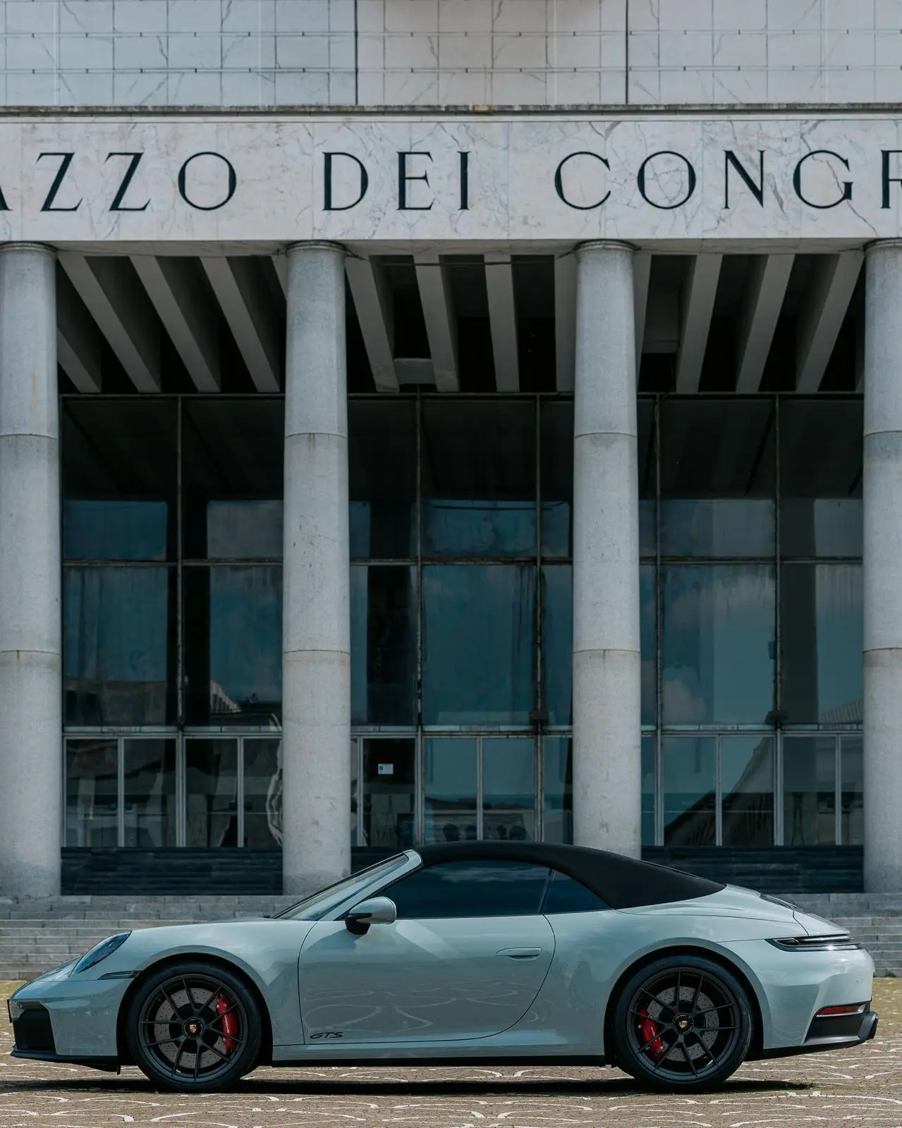 Porsche Carrera Spyder 992,2 GTS 2025, exterior — Milan Luxury Cars, Milan. The 2025 Porsche Carrera GTS Spyder (992.2) pairs a 541 hp flat-six with an open roof,…