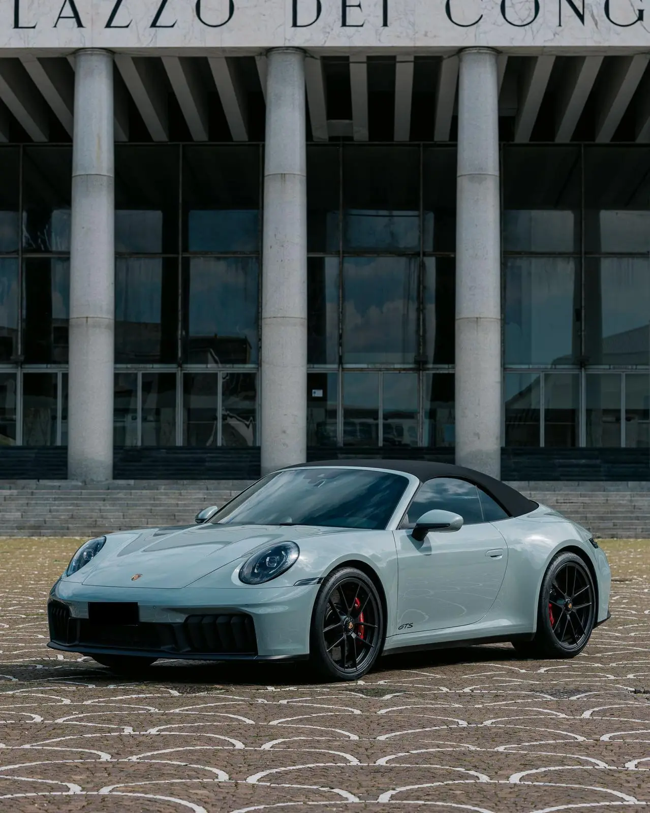 Porsche Carrera Spyder 992,2 GTS 2025, interior — Milan Luxury Cars, Milan. The 2025 Porsche Carrera GTS Spyder (992.2) pairs a 541 hp flat-six with an open roof,…