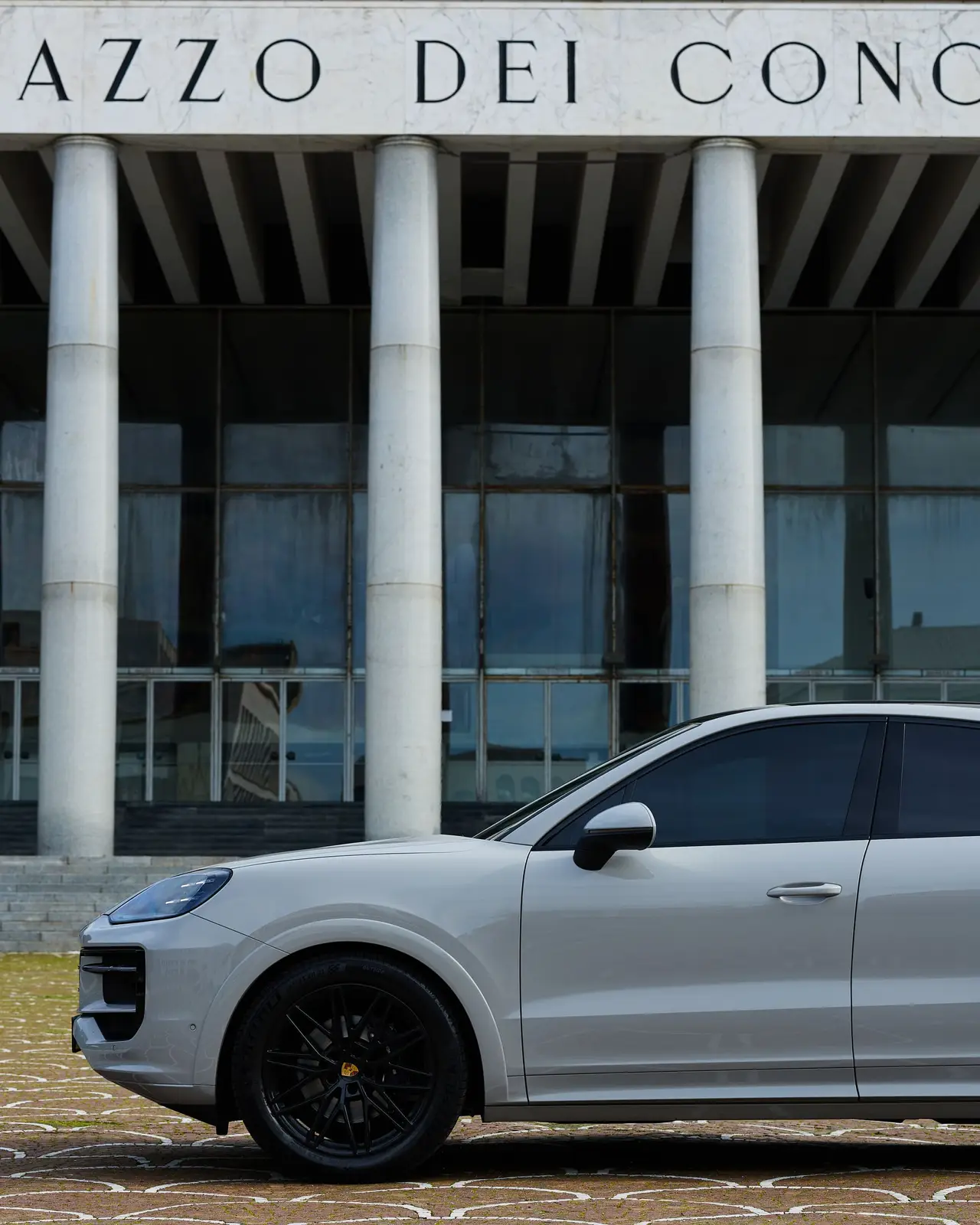 Porsche Cayenne 2025, exterior — Milan Luxury Cars, Milan. The 2025 Porsche Cayenne pairs 353 hp with a five-seat cabin, a combination built for…