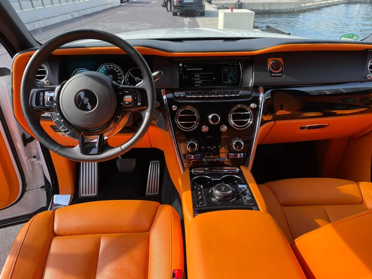 Rolls-Royce Cullinan 2022, front view — Milan Luxury Cars, Milan. The Rolls-Royce Cullinan occupies a category of its own among luxury SUVs: a 563 hp…