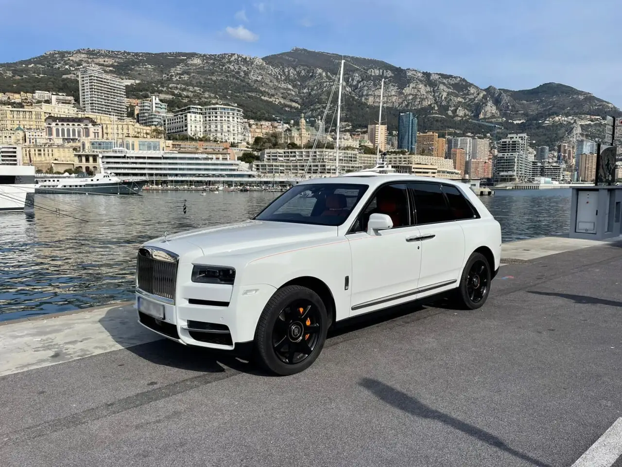 Rolls-Royce Cullinan 2022, rear view — Milan Luxury Cars, Milan. The Rolls-Royce Cullinan occupies a category of its own among luxury SUVs: a 563 hp…