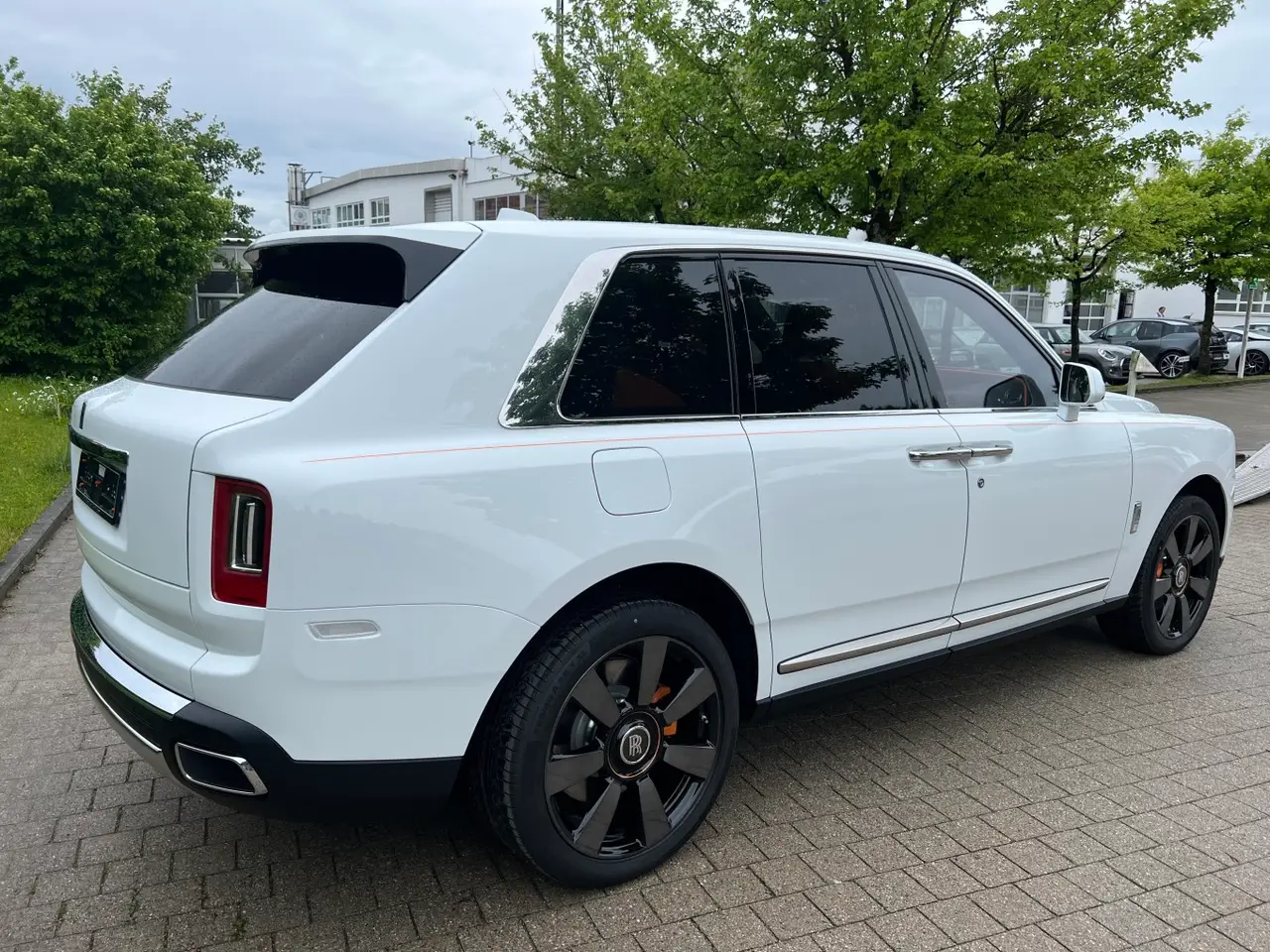 Rolls-Royce Cullinan 2022, exterior — Milan Luxury Cars, Milan. The Rolls-Royce Cullinan occupies a category of its own among luxury SUVs: a 563 hp…