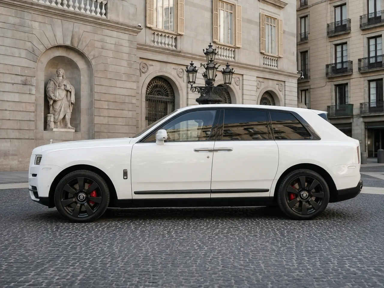 Rolls-Royce Cullinan 2022, exterior — Milan Luxury Cars, Milan. The Rolls-Royce Cullinan occupies a category of its own among luxury SUVs: a 563 hp…
