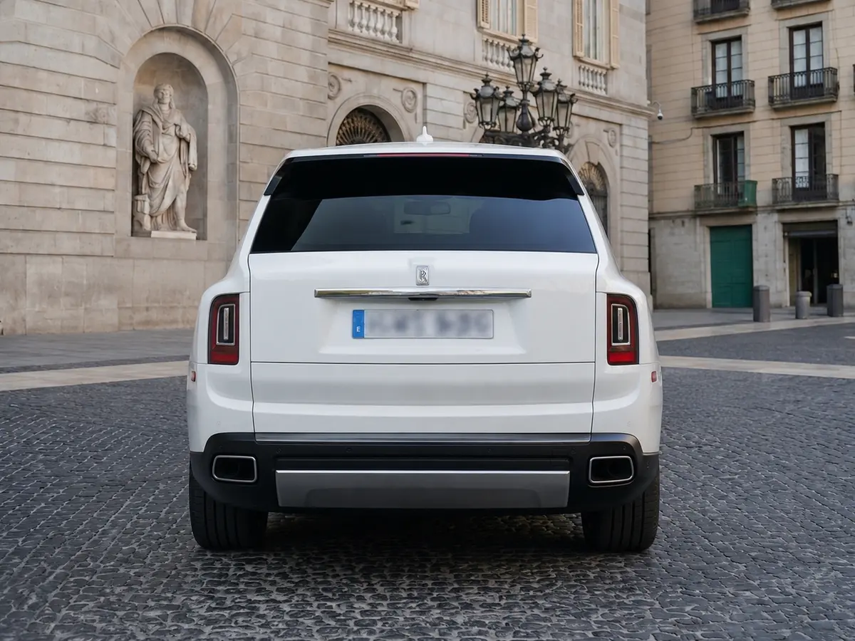 Rolls-Royce Cullinan 2022, rear view — Milan Luxury Cars, Milan. The Rolls-Royce Cullinan occupies a category of its own among luxury SUVs: a 563 hp…