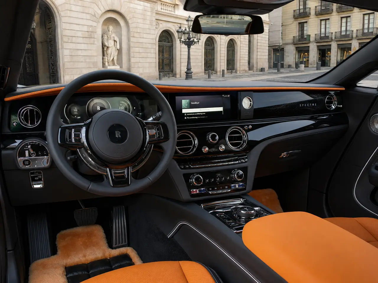 Rolls-Royce Spectre 2024, interni — Milan Luxury Cars, Milano. La Rolls-Royce Spectre 2024 si presenta come una coupé di lusso a quattro posti, pensata…