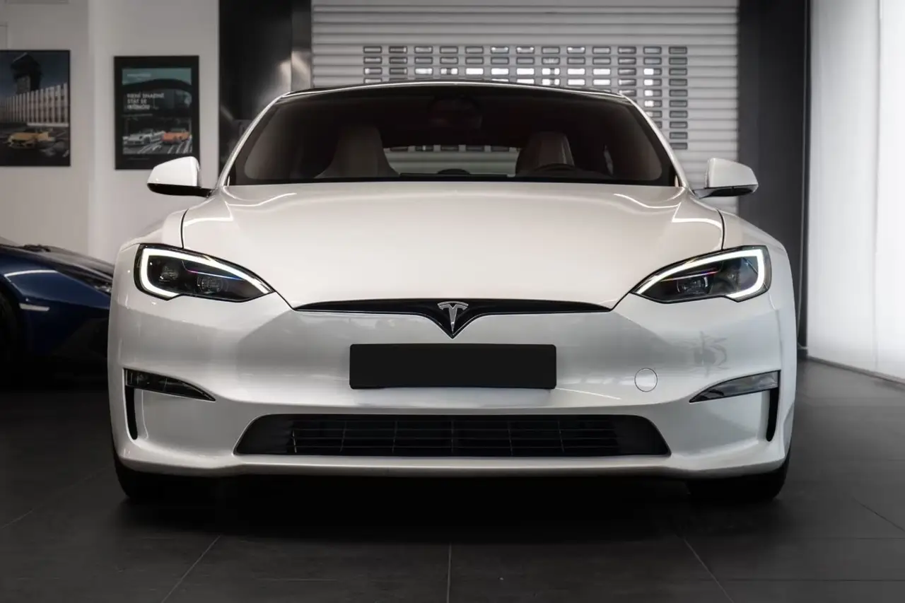 Tesla Model S Plaid 2025, side profile — Milan Luxury Cars, Milan. The 2025 Tesla Model S Plaid brings 1020 hp and a five-seat cabin to a segment usually…